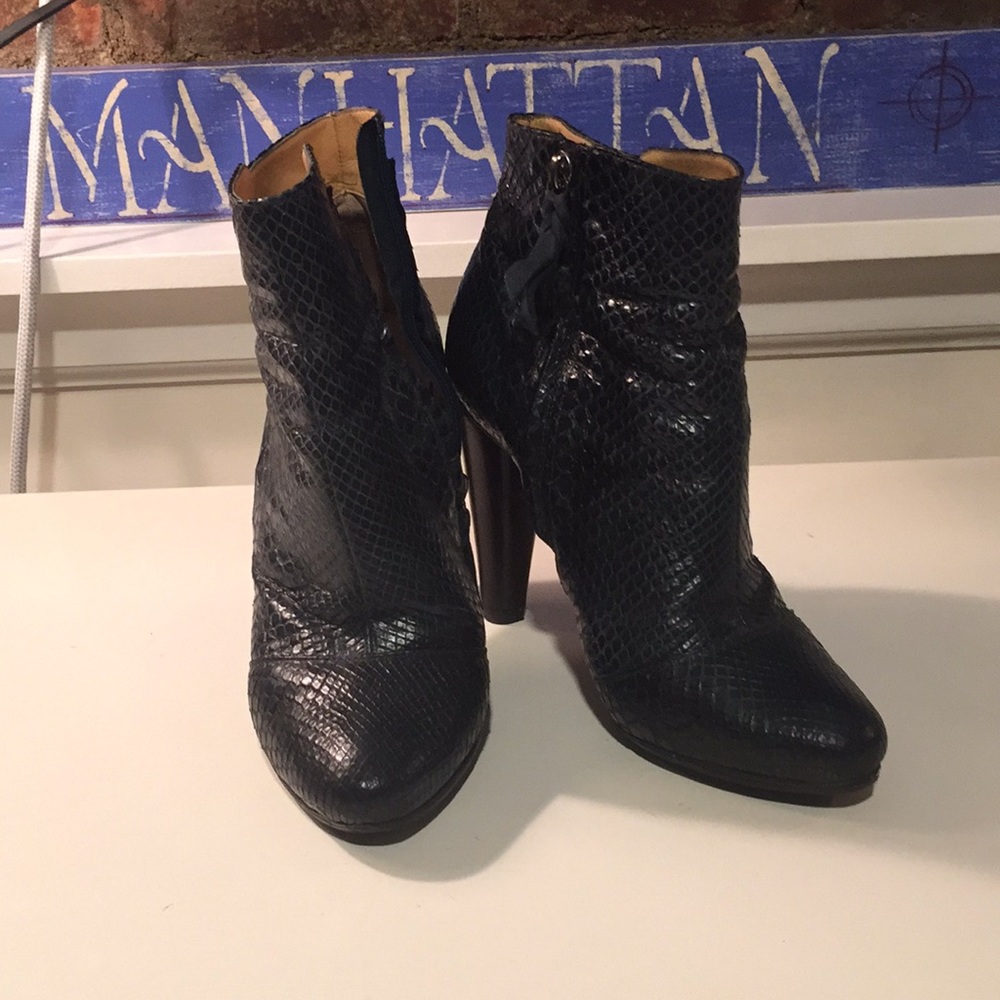 Boots - Picture 3 of 8